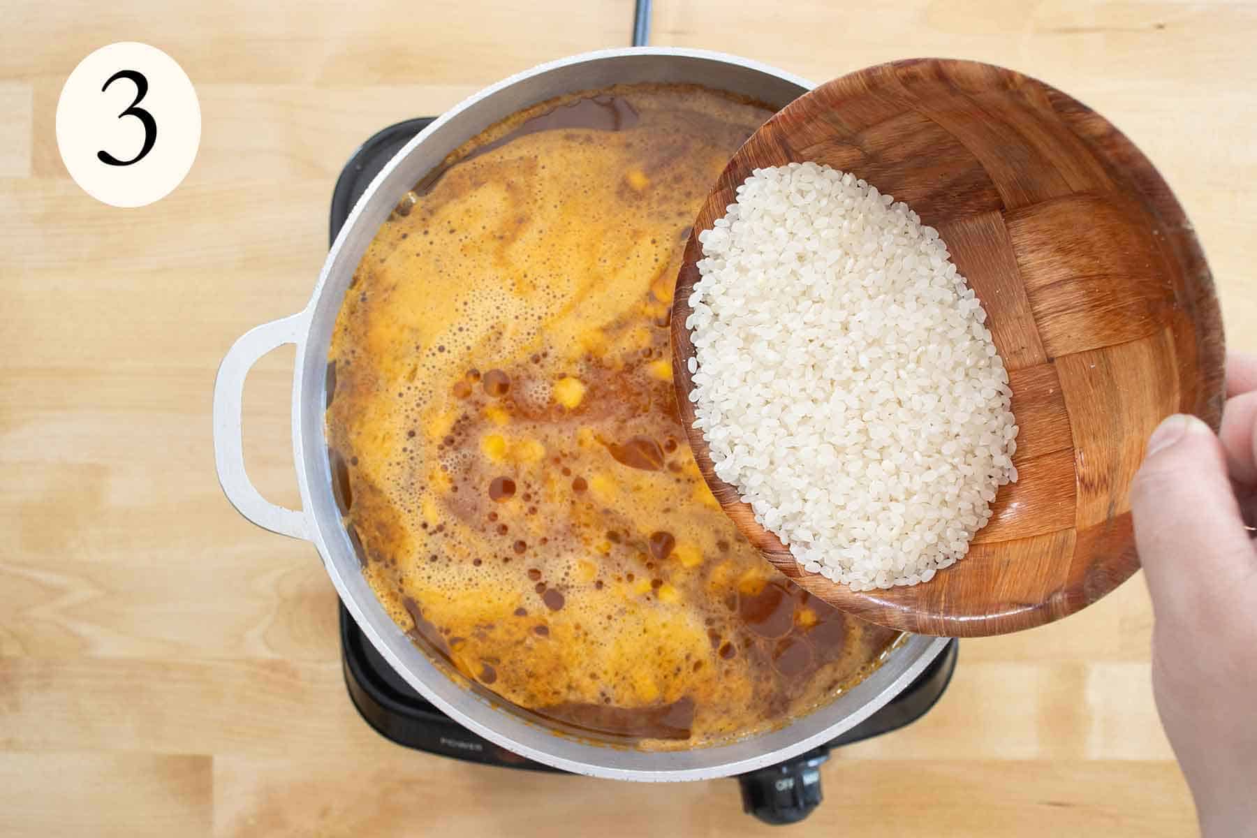 paso 3 de como se hace un arroz con maiz guisado al estilo puertorriqueño.