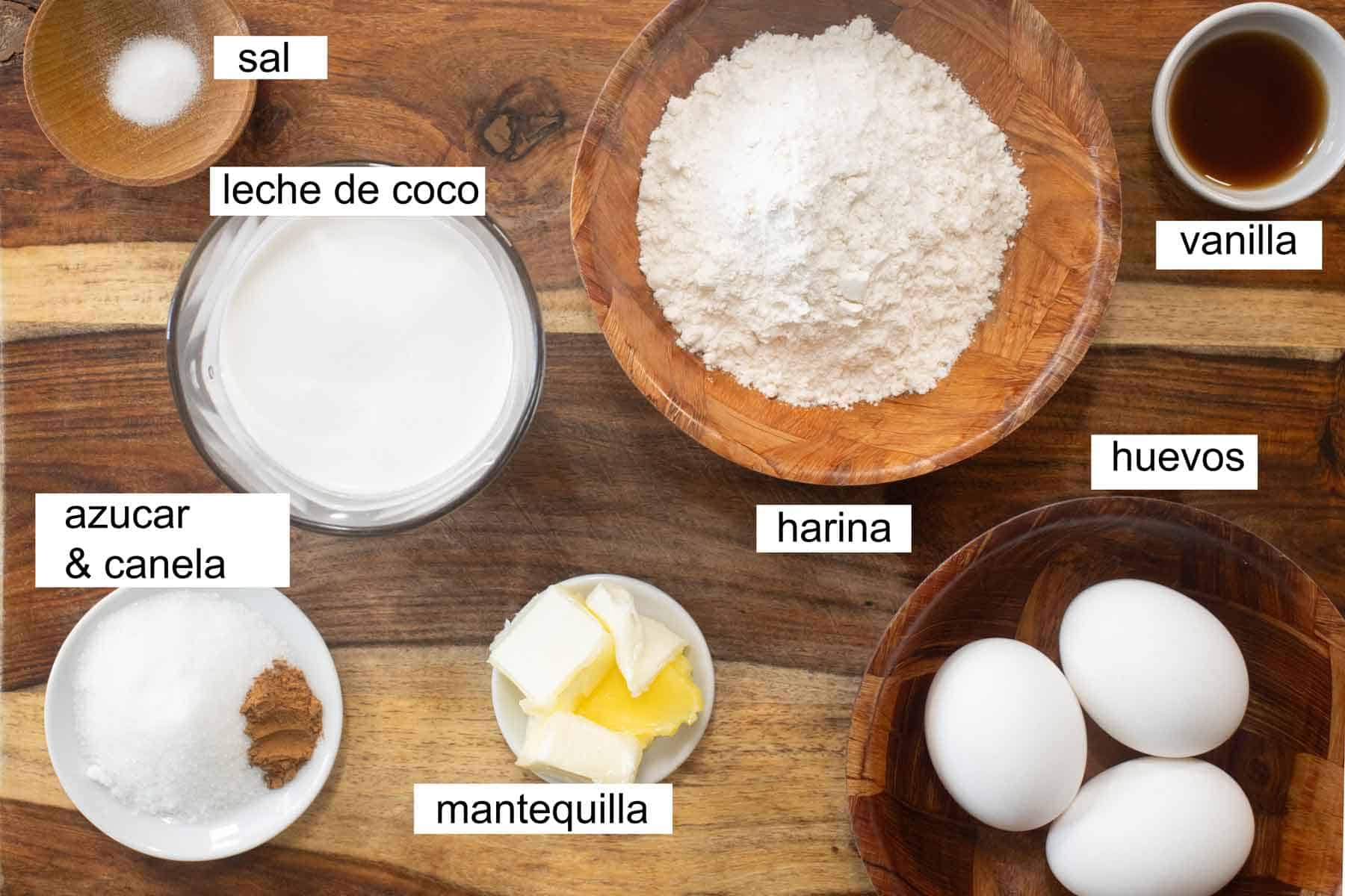 todos los ingredientes necesarios para hacer un pancake holandes.