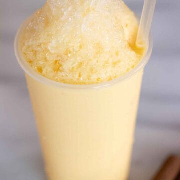 A Puerto Rican piragua de crema or vanilla flavor shaved ice.