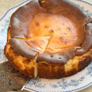 A torta vasca cheesecake with a cut slice.