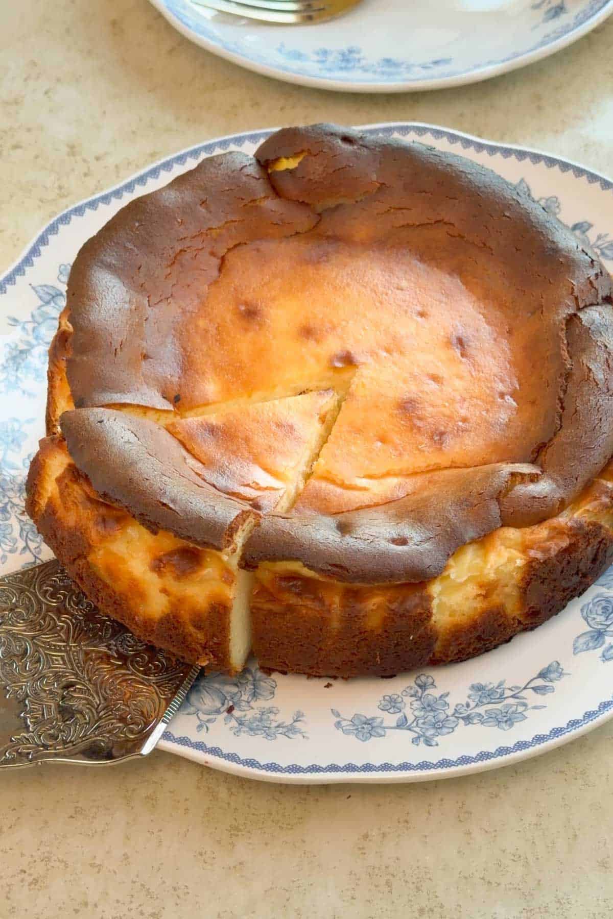 A torta vasca cheesecake with a cut slice.
